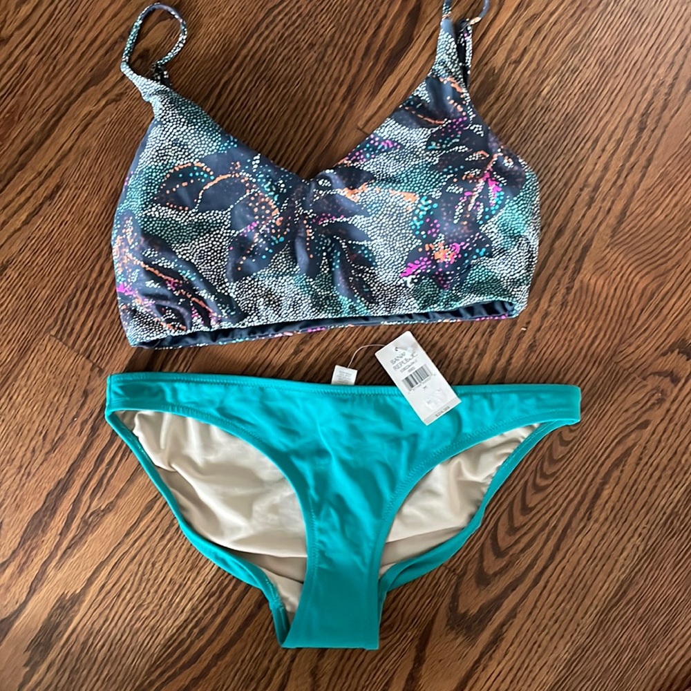 O'Neil Surfer Bikini Set. Banana Republic